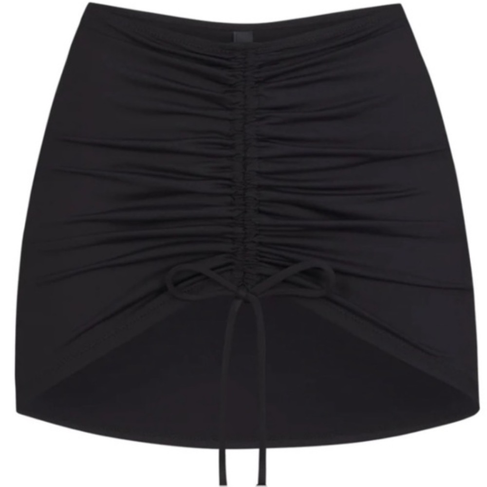 SKIMS RUCHED MINI SKIRT- ONYX - Picture 4 of 10